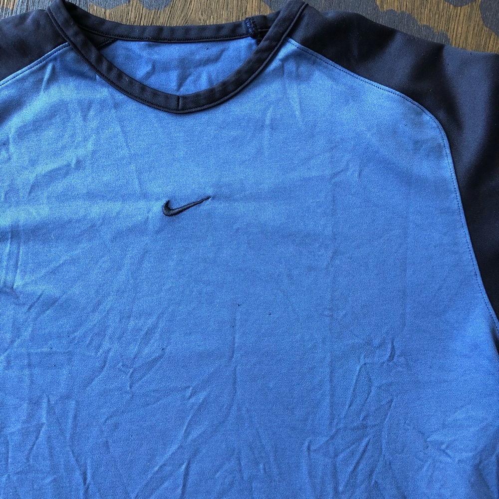 Men’s Nike DriFit V-neck Workout Shirt - S - Picture 2 of 2